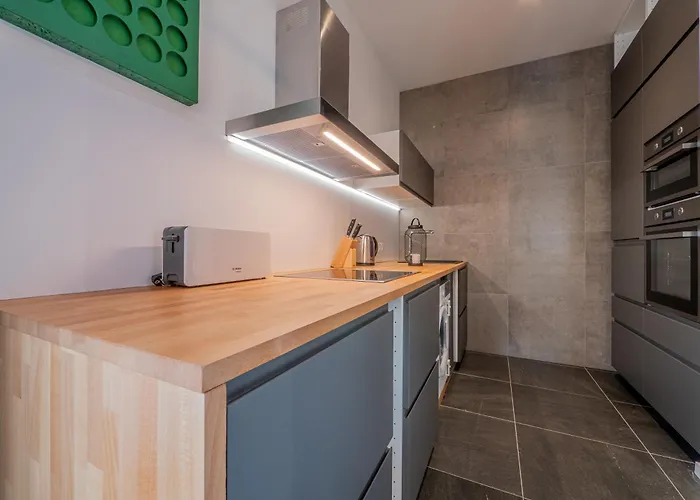 B10 Business Apartment *